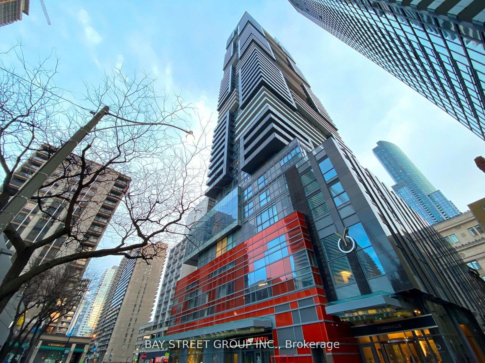 Photo de la propriété: 7 Grenville Street 3401 ON M4Y 1W9