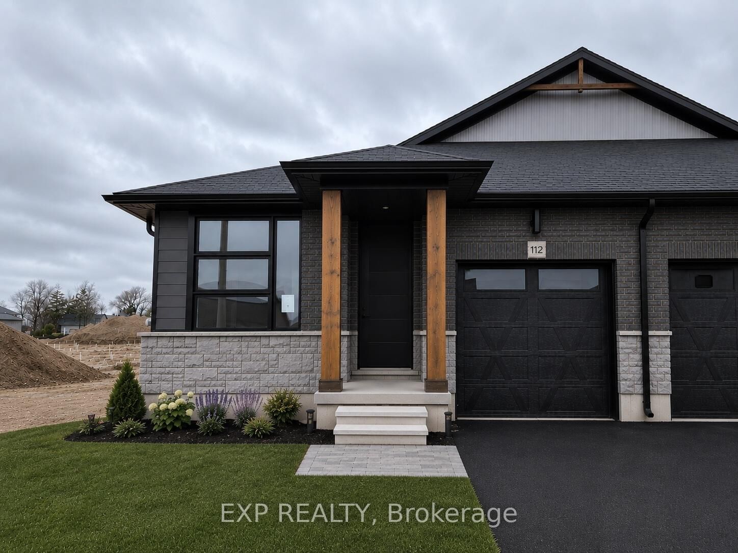 Property Photo:  112 Thackeray Way  ON N0G 1Z0 