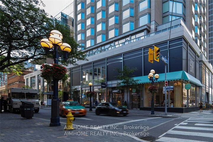 Property Photo: 155 Yorkville Avenue 1015 ON M5R 1C4
