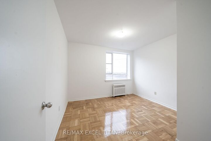 Property Photo:  2507 Eglinton Avenue W 106  ON M6M 1S9 