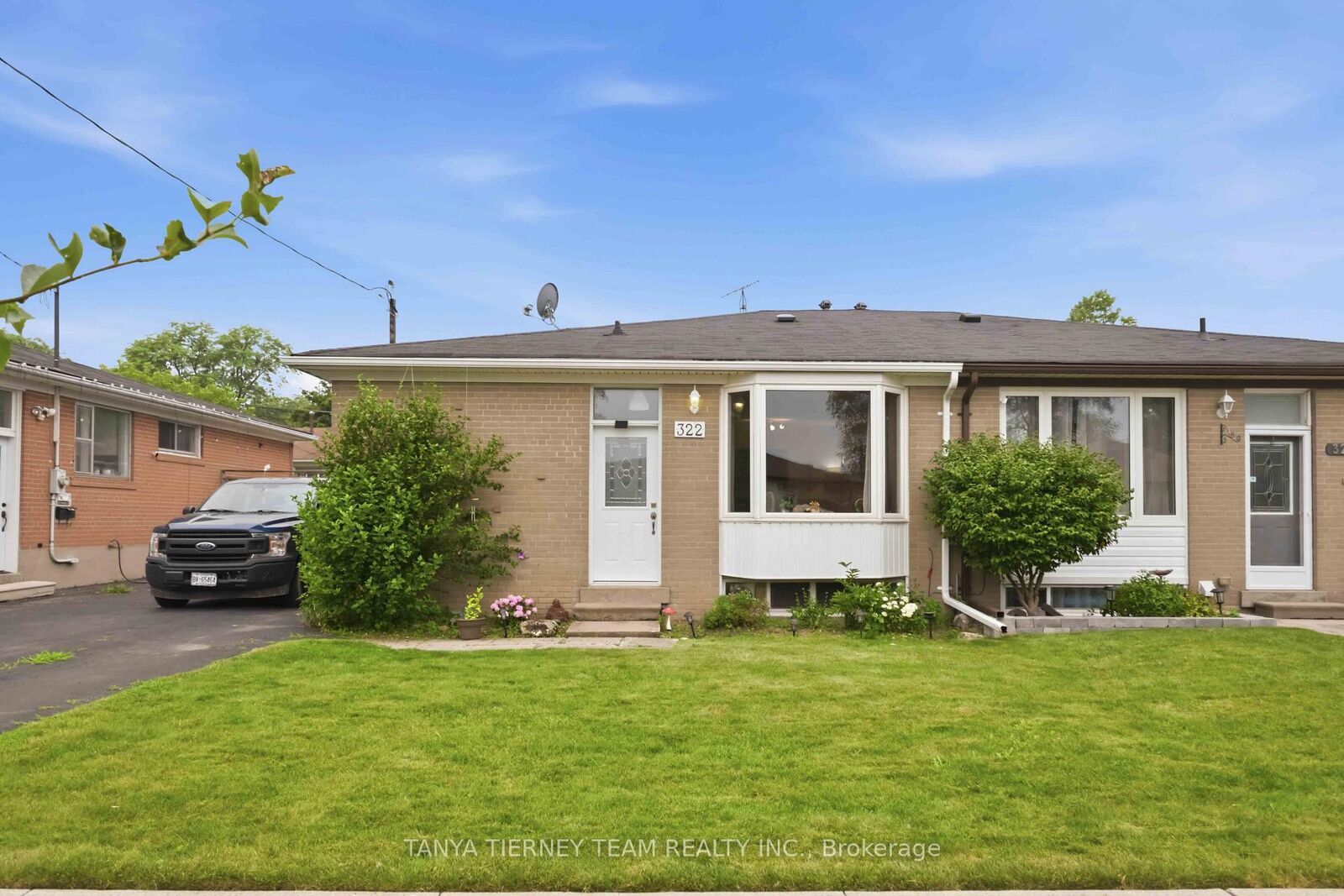 Property Photo: 322 Rosedale Drive ON L1N 1Z3