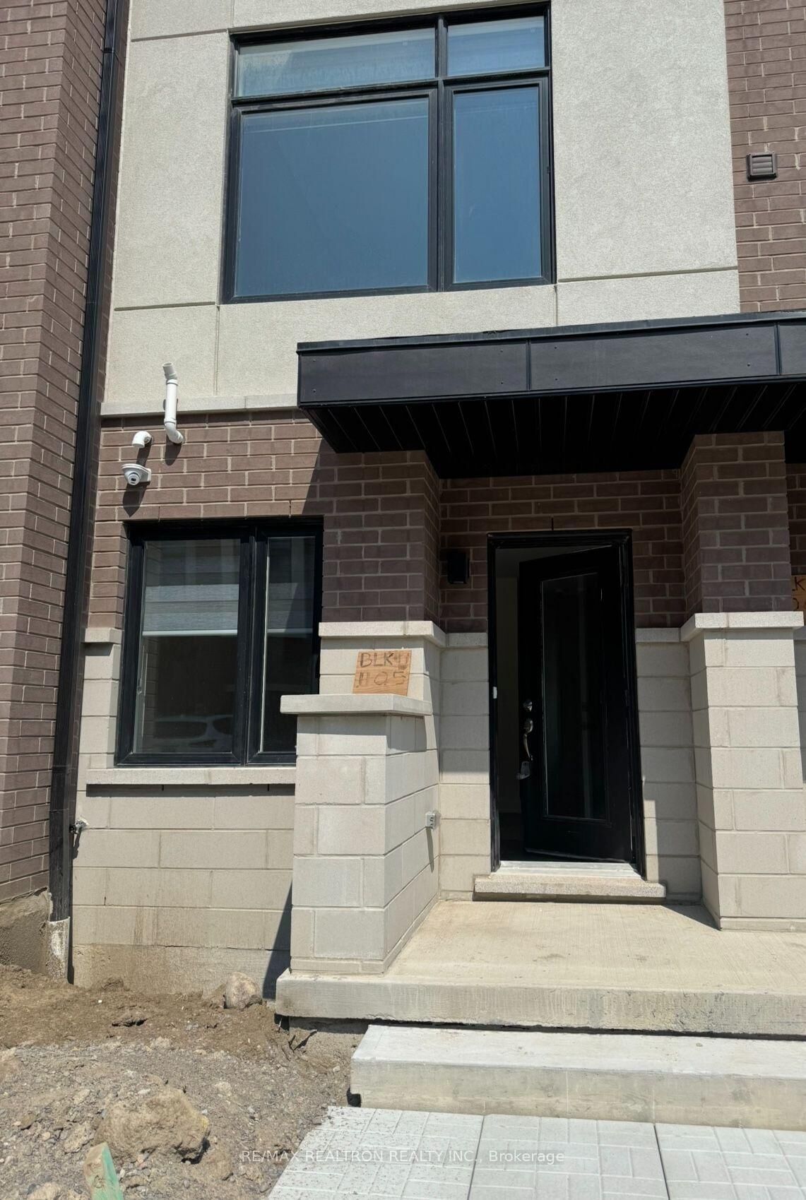 Property Photo: 1695 Dersan Street 1204 ON L1X 0S9