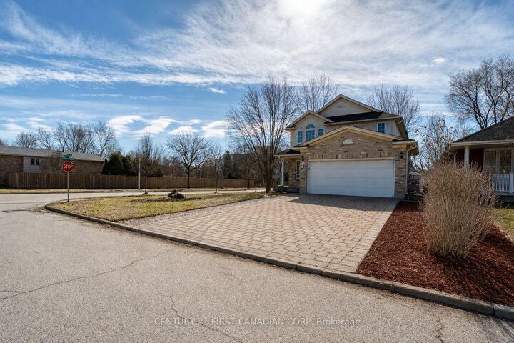 89 McTaggart Court — photo 1