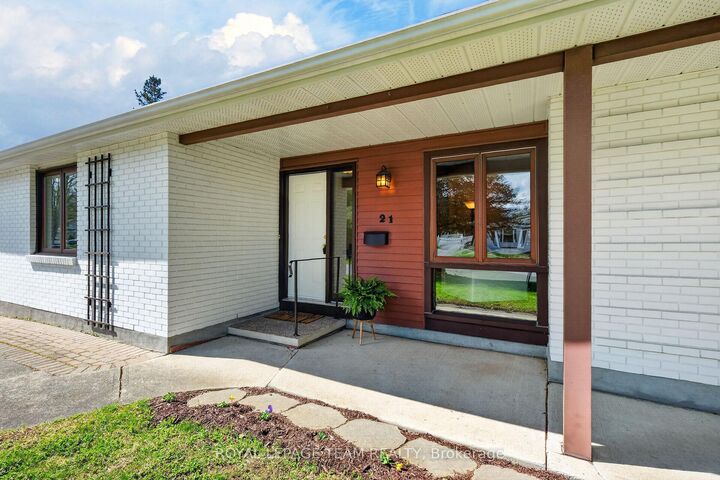 21 Lindhurst Crescent — photo 1