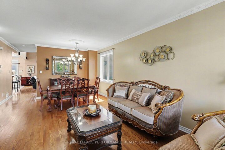 Property Photo: 119 Felicity Crescent ON K1W 0C3