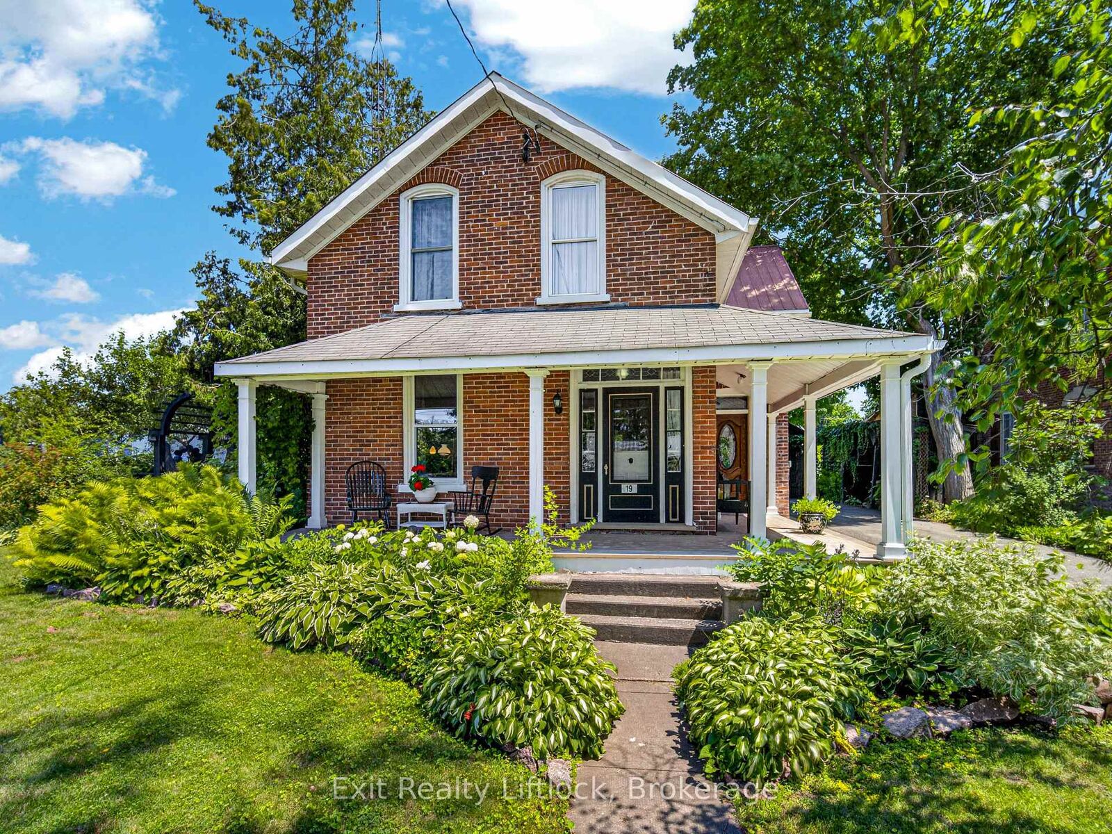 Property Photo: 19 Queen Street ON K0L 2V0