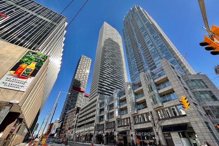 Property Photo: 2221 Yonge Street 5209 ON M4S 2B4