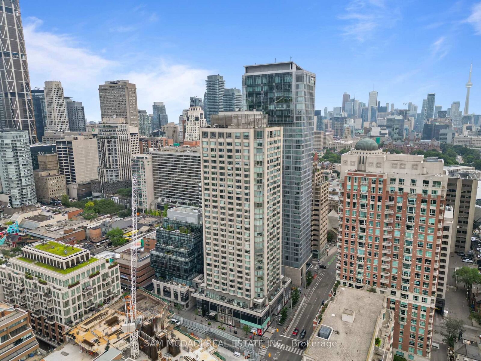 Property Photo: 155 Yorkville Avenue 704 ON M5R 0B4