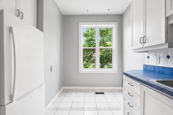 Property Photo: 293 Somerset Street E ON K1N 6V9