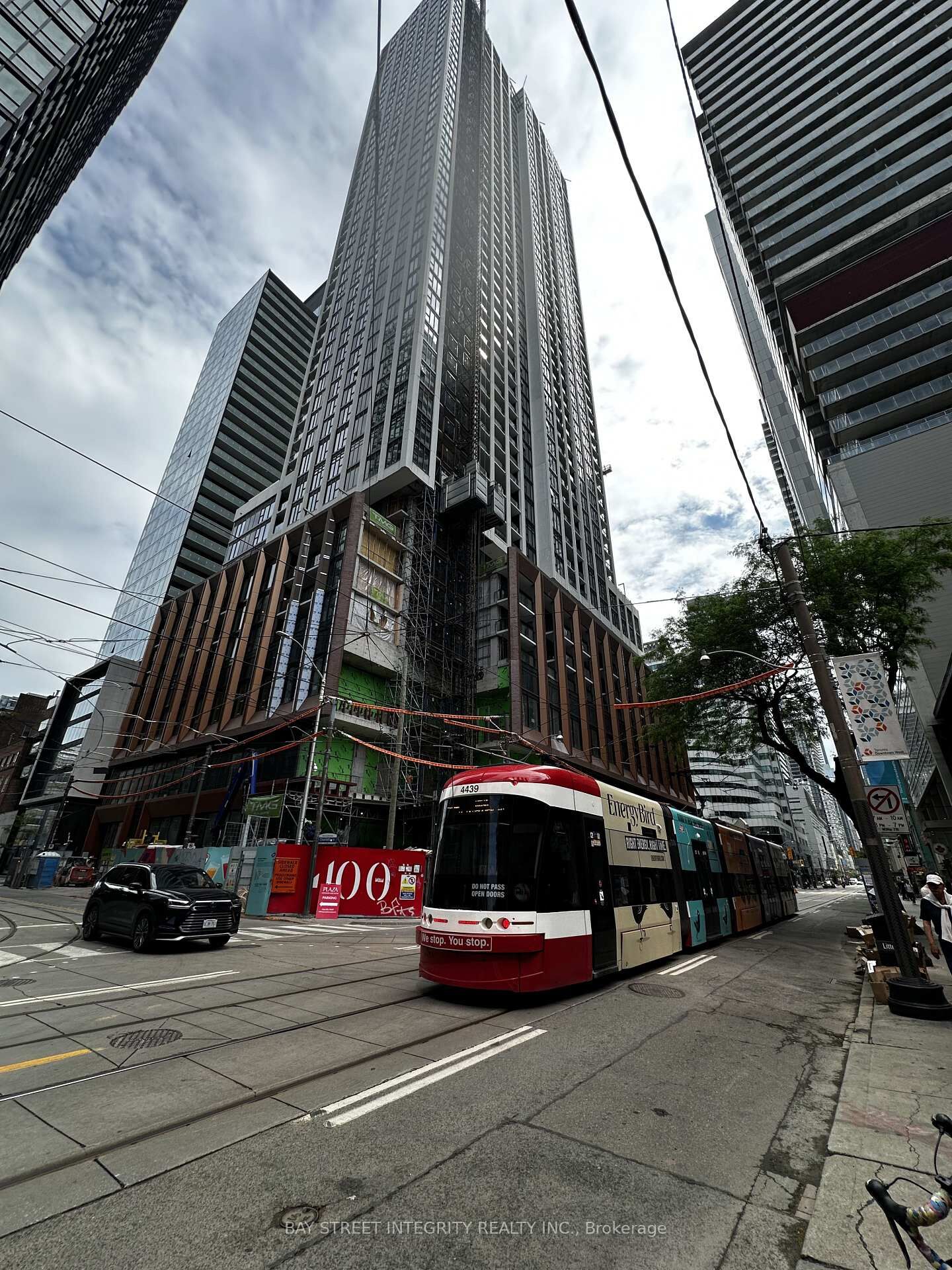 Property Photo: 400 King Street W 922 ON M5V 0X8