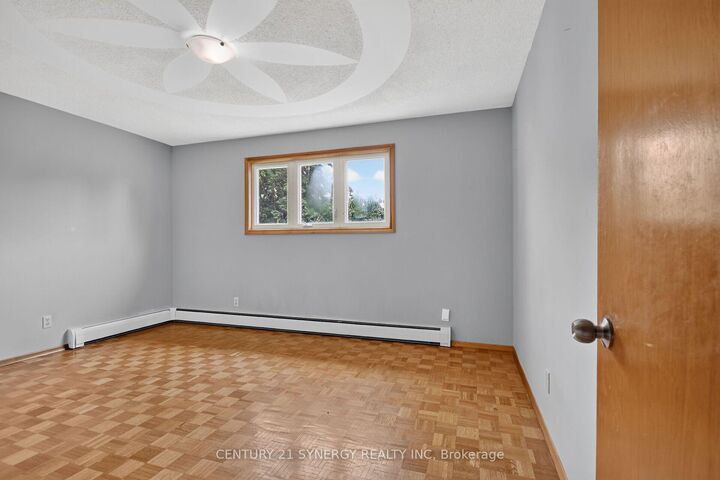 Property Photo: 974 Greenbriar Avenue ON K2C 0J7