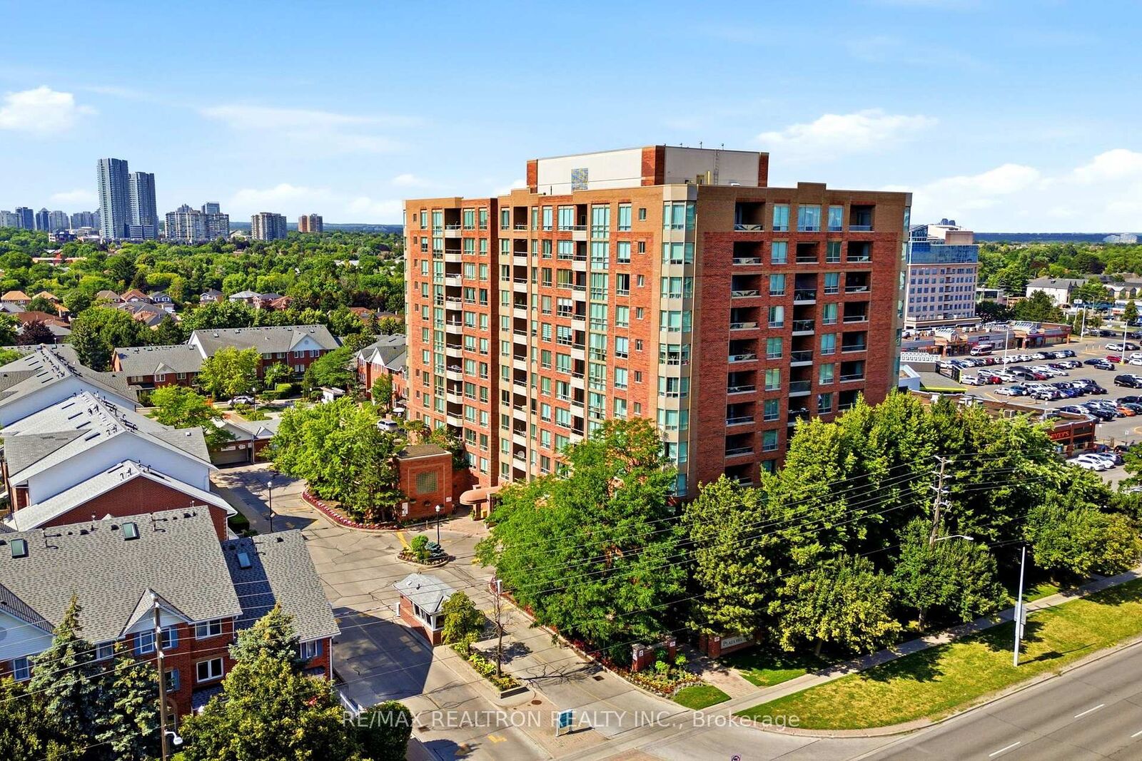 Property Photo: 850 Steeles Avenue W 1103 ON L4J 8E7