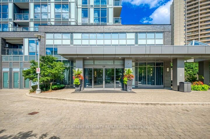 Property Photo: 18 Graydon Hall Drive 909 ON M3A 2Z9