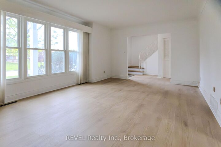 Property Photo: 19 Woodington Crescent ON L2T 3T8
