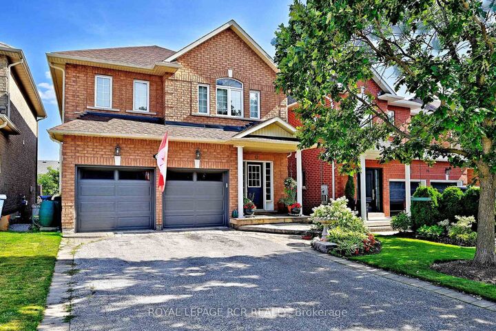 81 Woodbury Crescent — photo 1