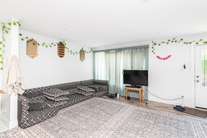 Property Photo: 418 Fairfield Avenue ON L8H 5H9