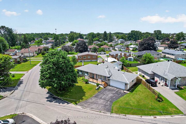 Property Photo: 1212 Brodeur Street ON K6J 4Z2