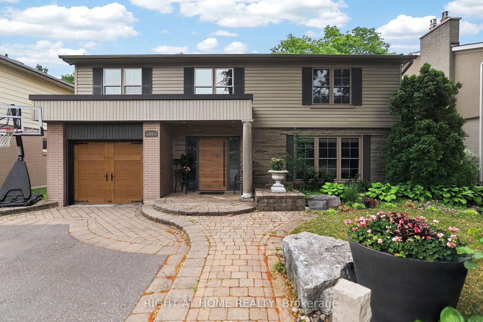 Property Photo: 35 Brightbay Crescent ON L3T 1C2