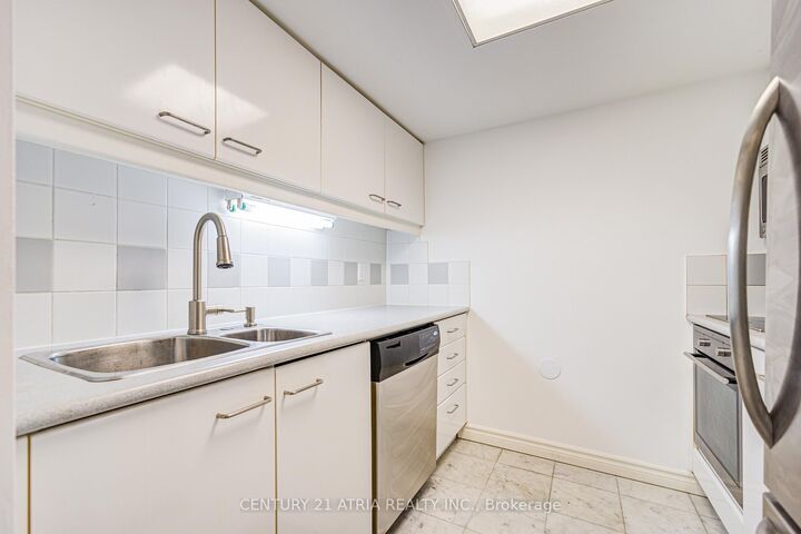 Property Photo: 38 Elm Street 2715 ON M5G 2K5