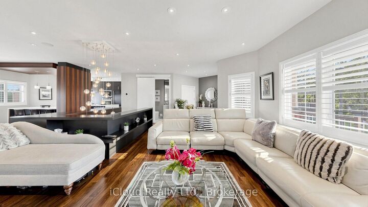 Property Photo: 30 Orchard Park Gate ON L6R 1W5