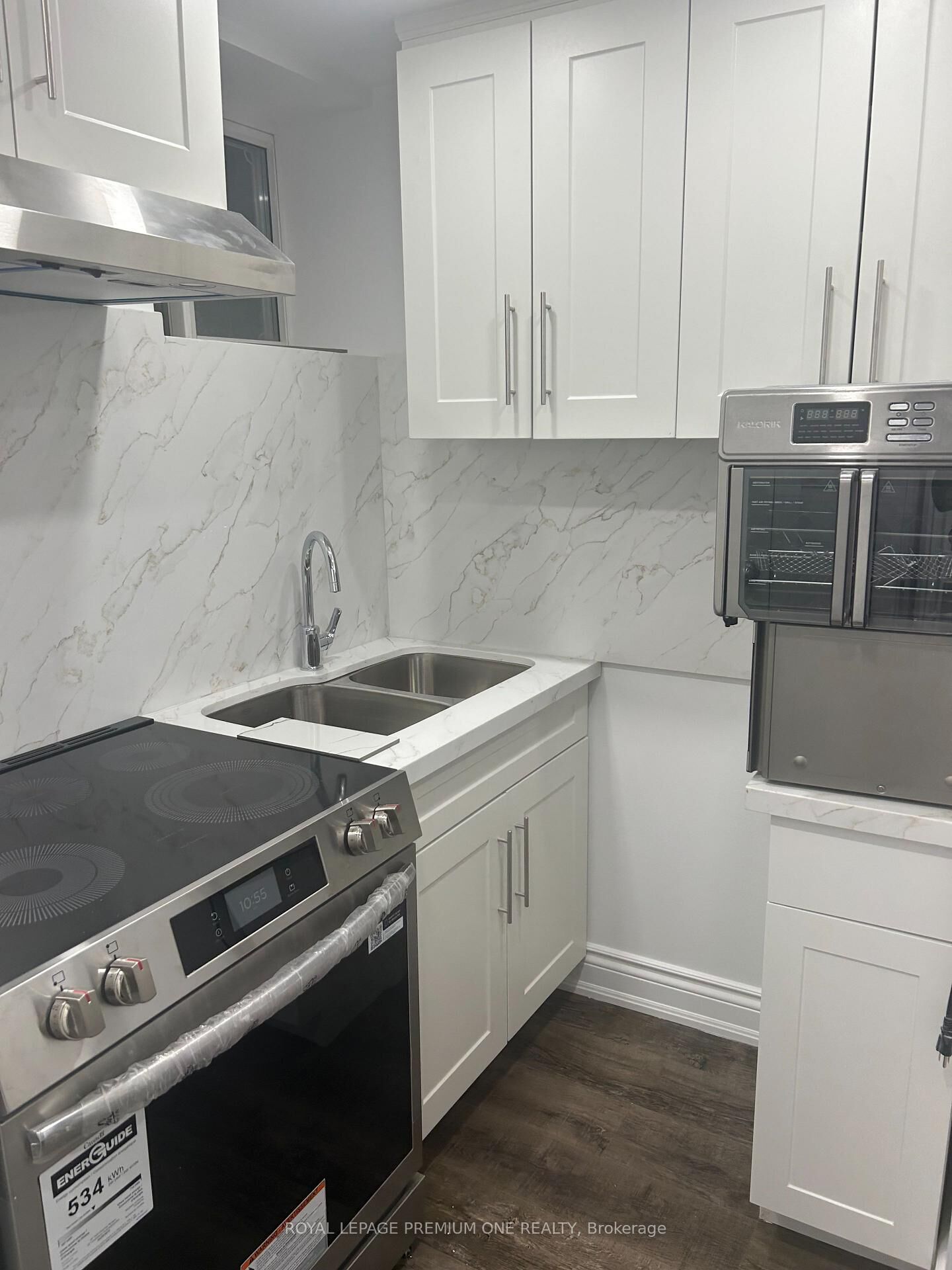 Photo de la propriété: 28 Elsinore Street ON L4H 5G2