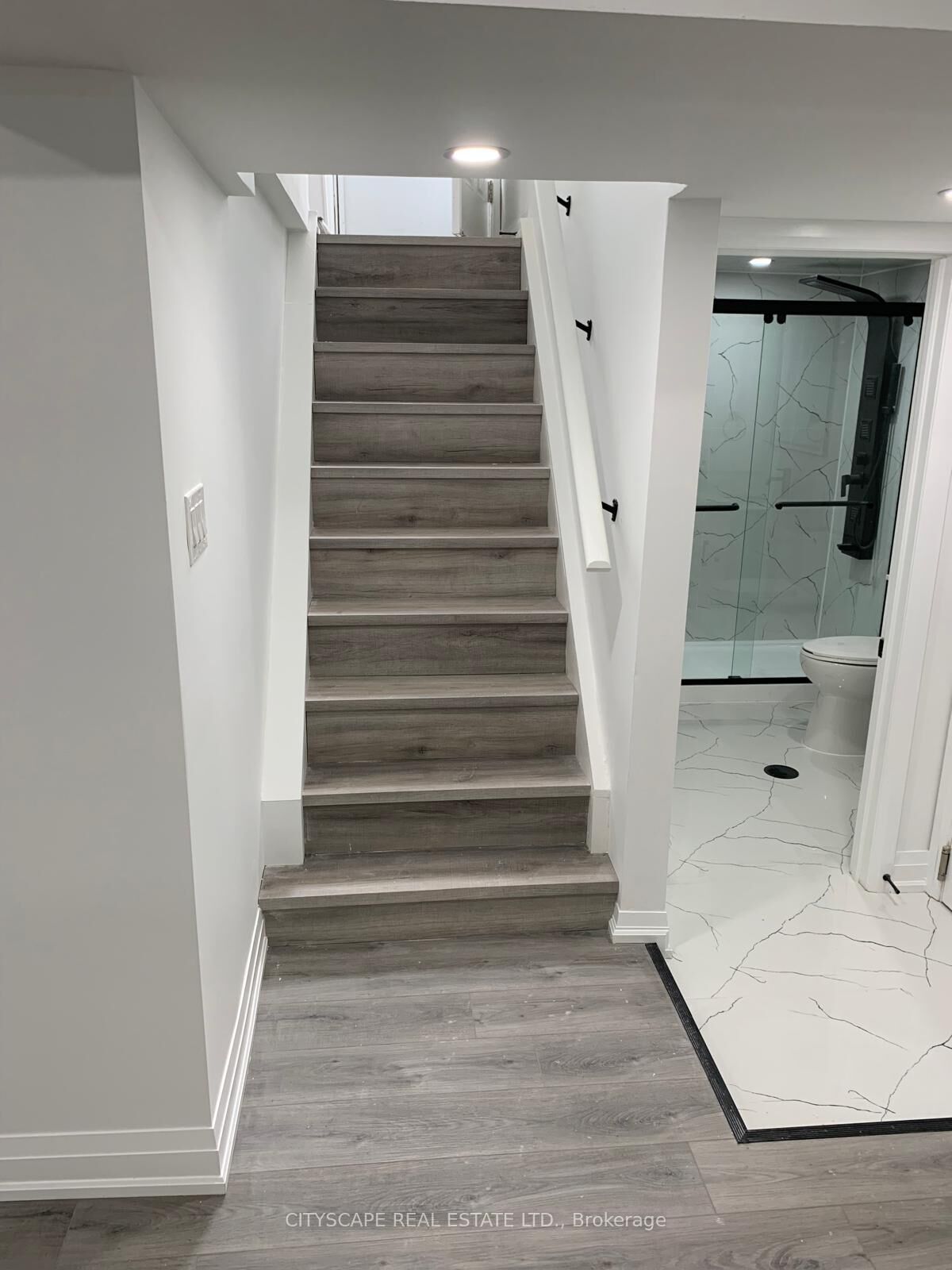 Property Photo:  6 Lesterwood Street  ON L8V 4P5 