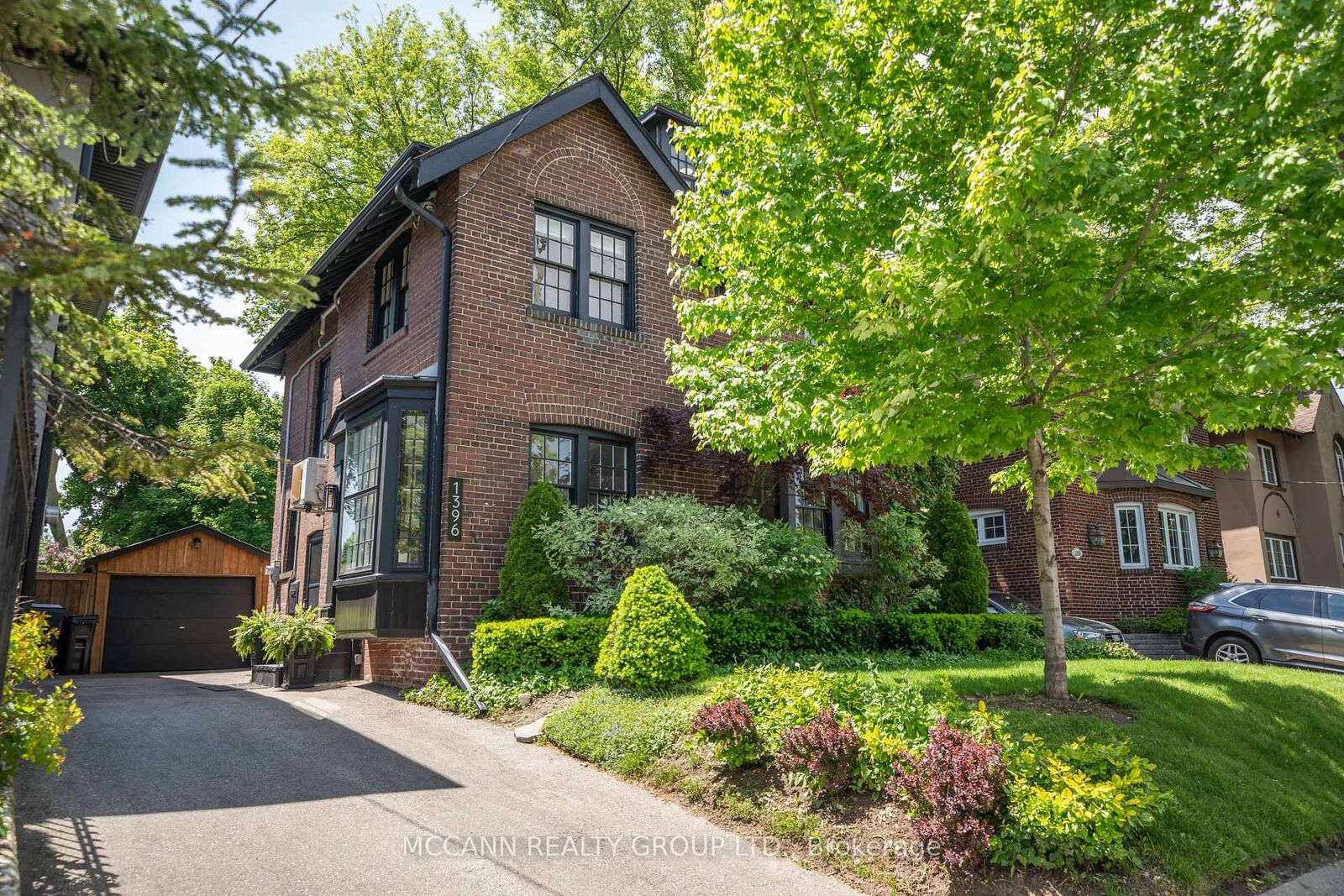 Property Photo: 1396 Mount Pleasant Road ON M4N 2T8