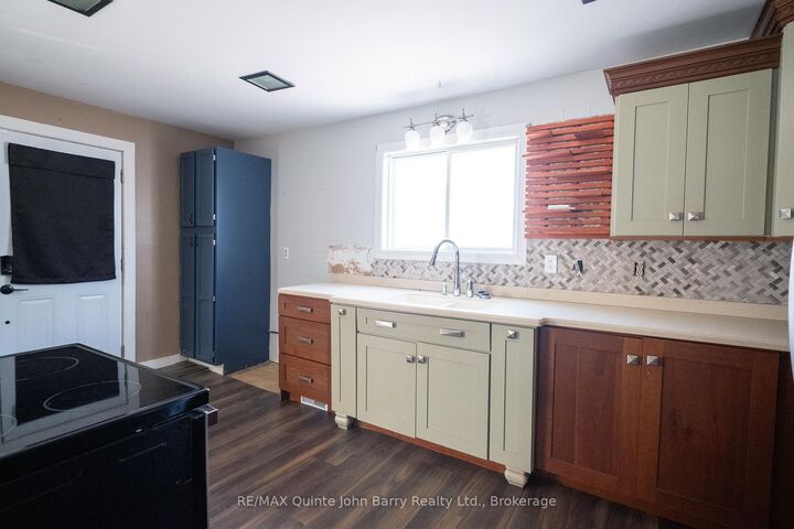 Property Photo:  14 Harriet Street  ON K8V 4L4 