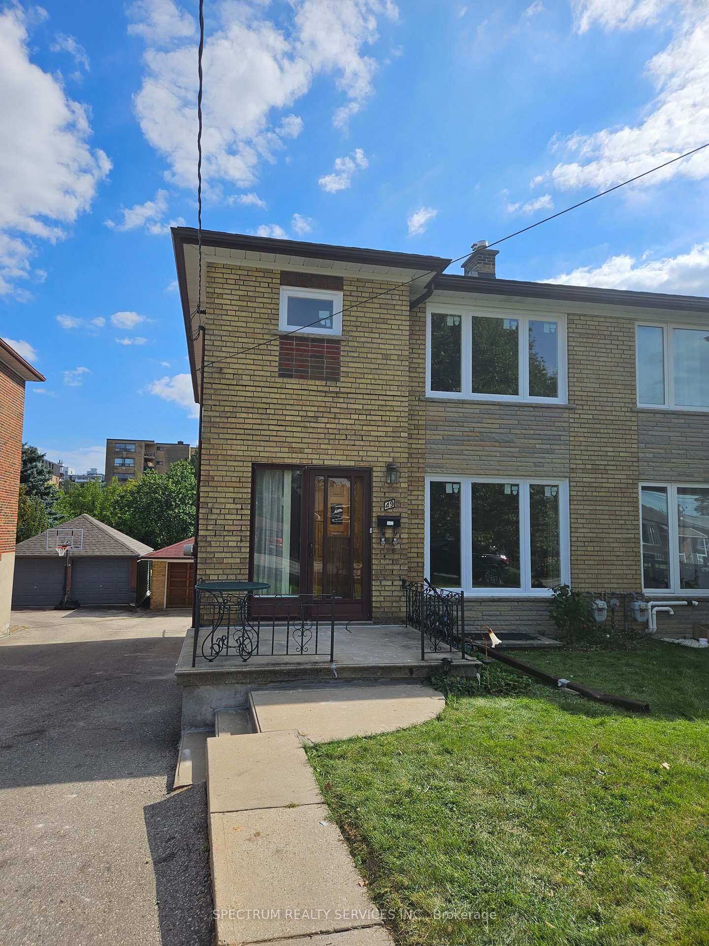 Property Photo: 49 Gotham Court Unit 1 ON M6M 2W9
