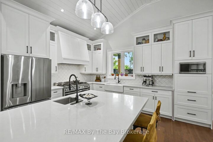 Property Photo: 208 Thomas Street ON L0M 1S0