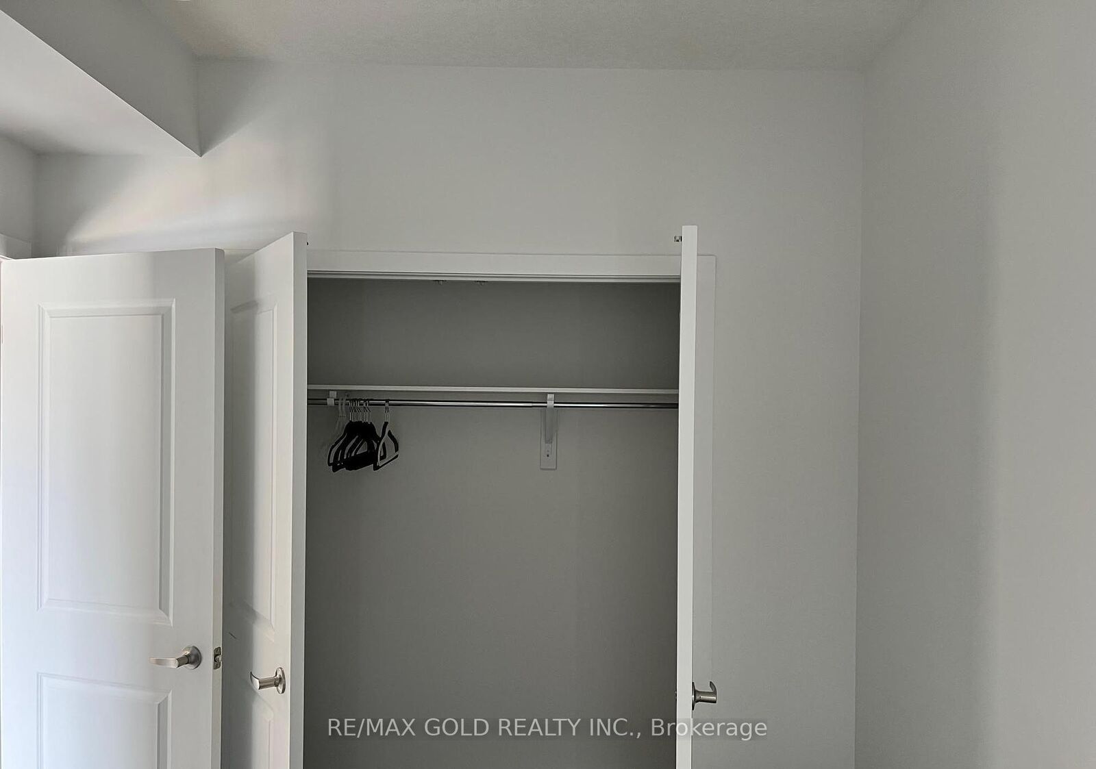Property Photo: 205 West Oak Trail 44 ON N2R 0R9
