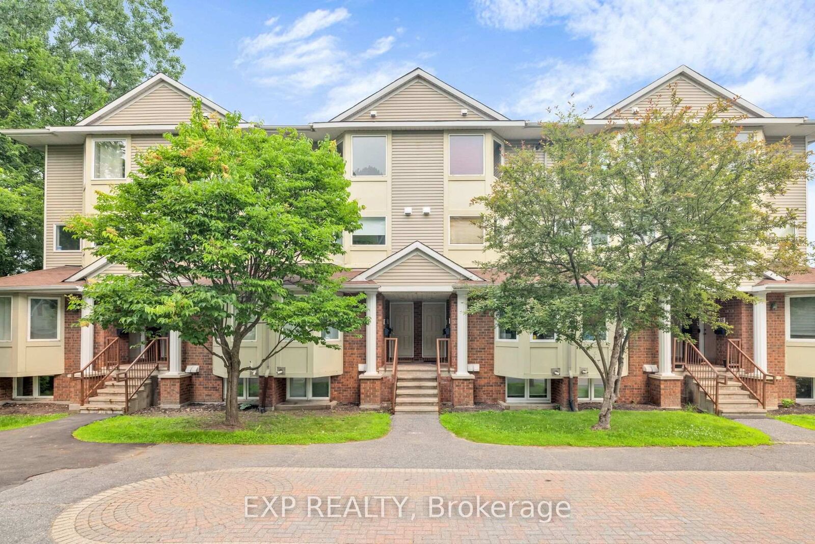 Property Photo: 1400 Wildberry Court 30 ON K1C 7K6