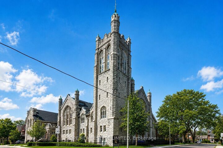Property Photo: 384 Sunnyside Avenue 202 ON M6R 2S1