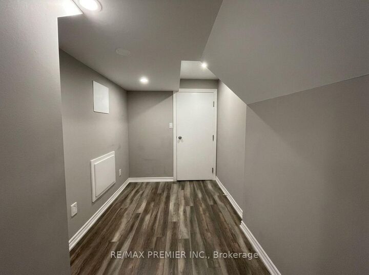 Property Photo: 85 Livingston Road ON L9T 6J7