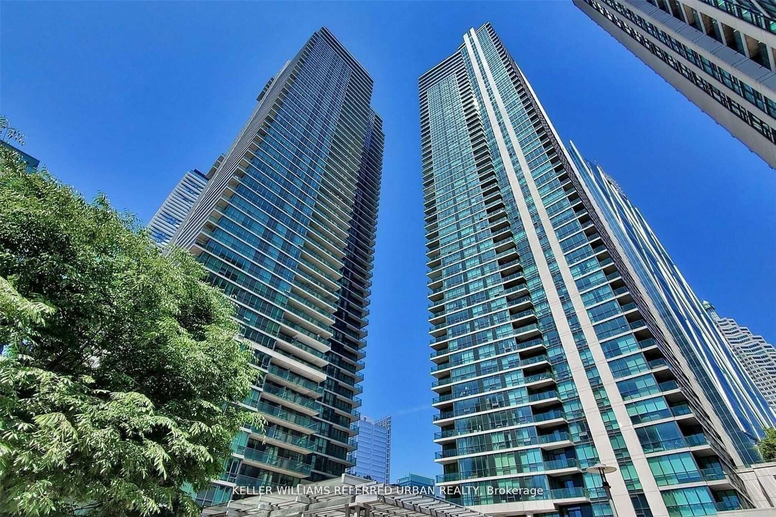Property Photo: 18 Harbour Street 2606 ON M5J 2Z6