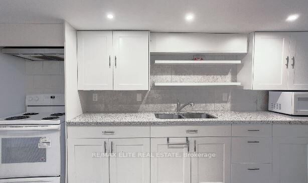 Property Photo:  155 Rideau Drive Bsmt  ON L4B 4J1 