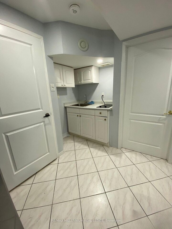 Property Photo: 5110 Timbermill Court Basement ON L5V 2B8