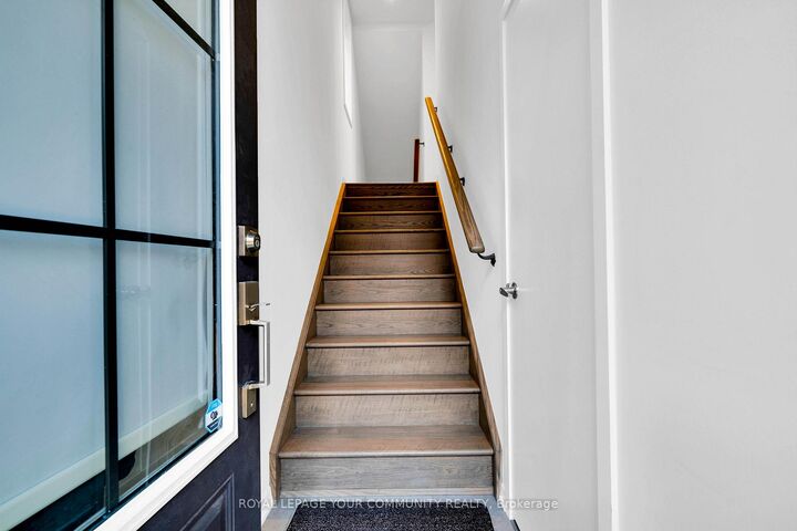 Property Photo: 38 Arbour Green Crescent ON L4H 4V2