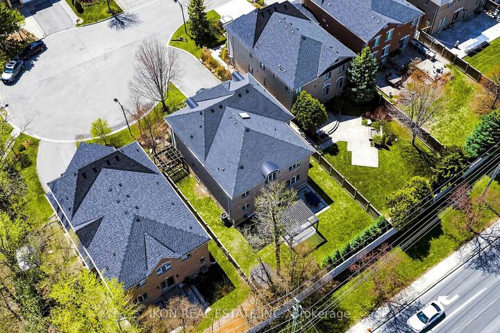 Property Photo: 20 16th Lane ON L3R 0M2
