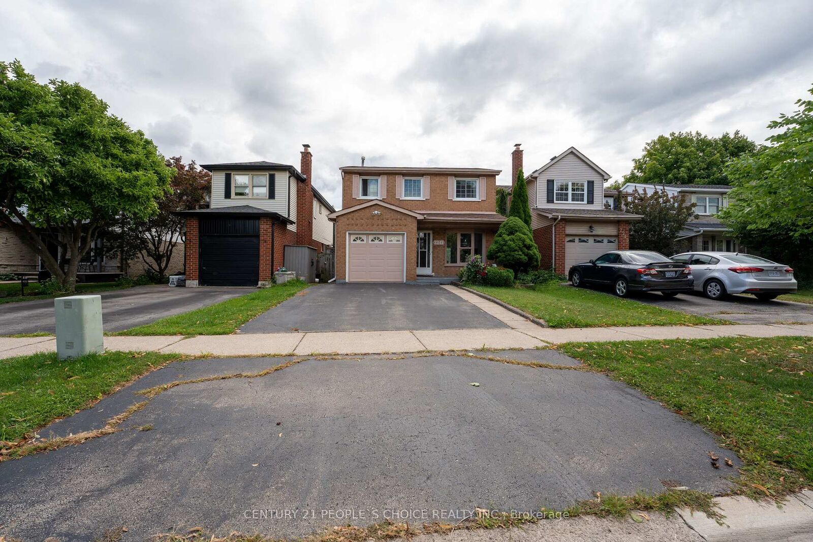 Property Photo: 2247 Silverbirch Court ON L7M 3H4