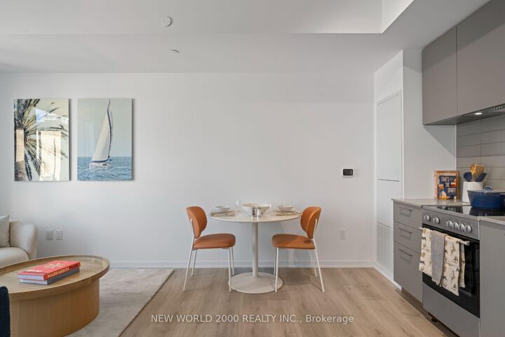 Property Photo: 101 Roehampton Avenue 1613 ON M4P 2W2