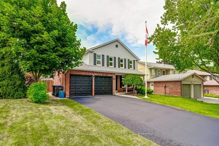 Property Photo: 3076 Redstart Drive ON L5L 2N3