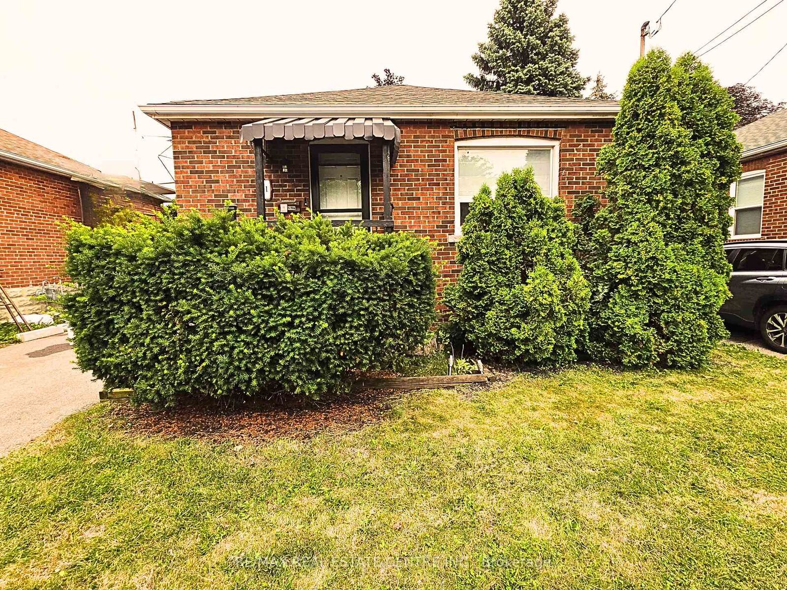 Property Photo:  81 East 11th Street  ON L9A 3T3 