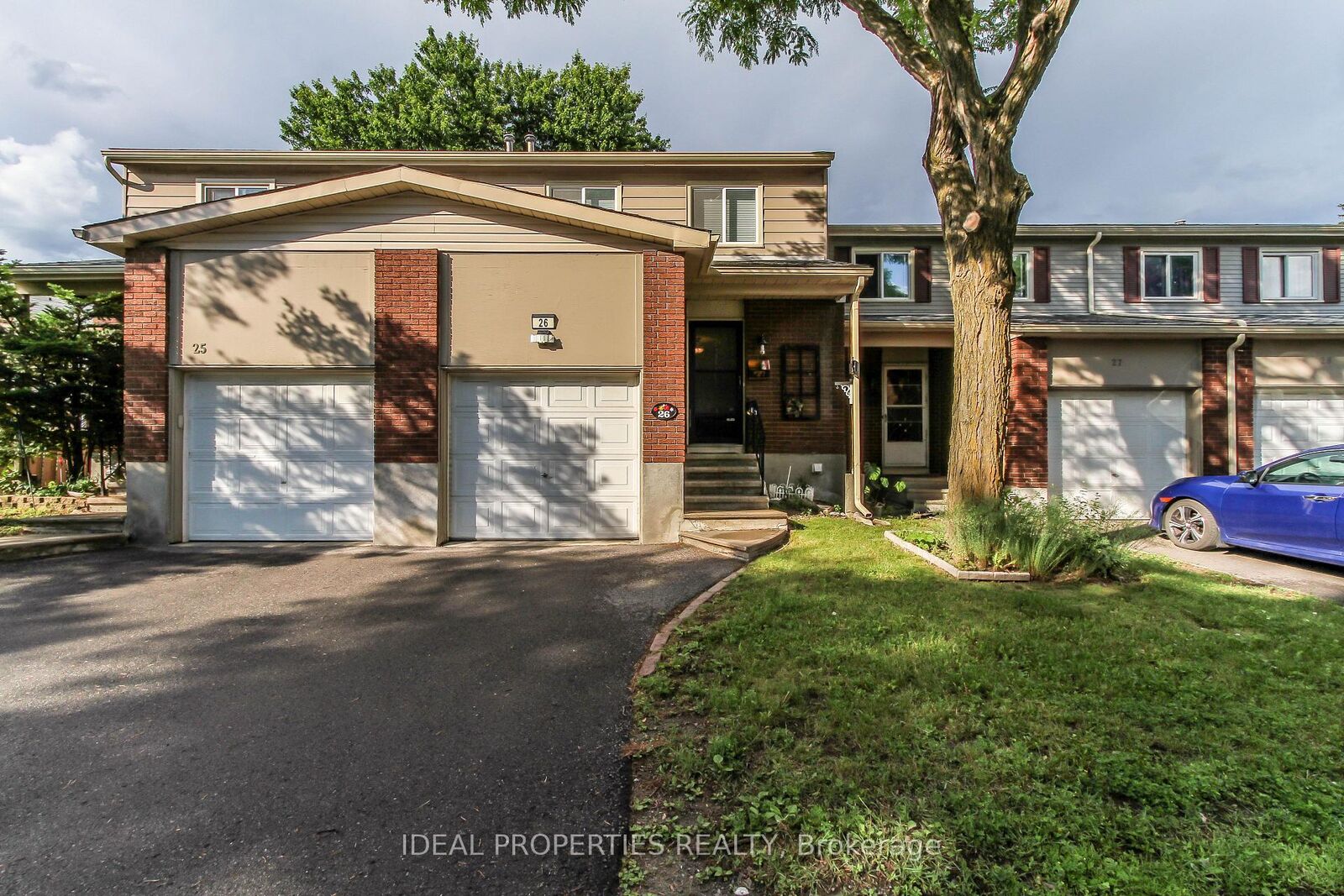 Property Photo: 2415 Southvale Crescent 26 ON K1B 4T9