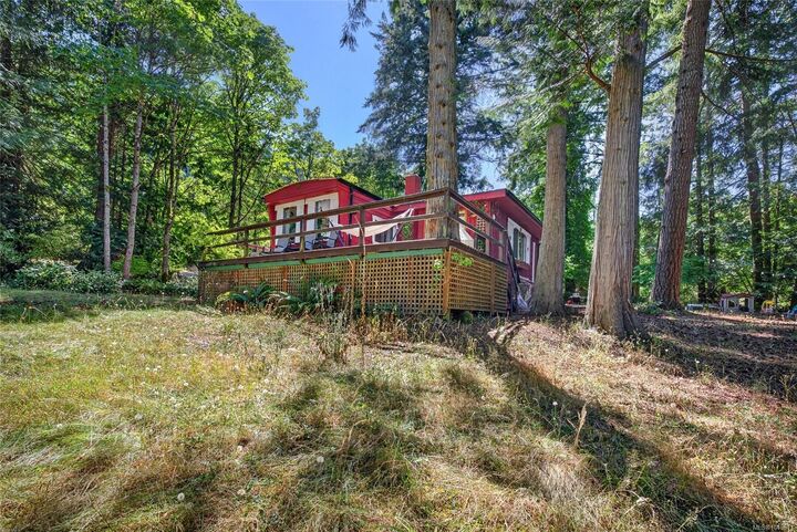 Property Photo: 141 Pallot Way BC V8K 2M5