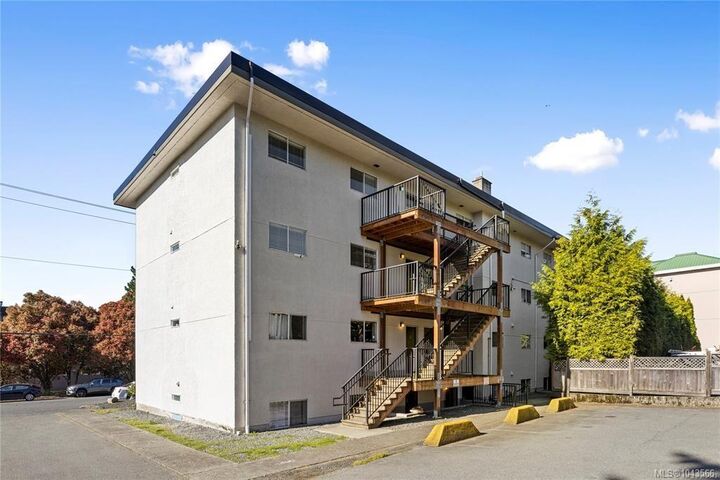 Property Photo: 1630 Crescent View Dr #9 BC V9S 2N5