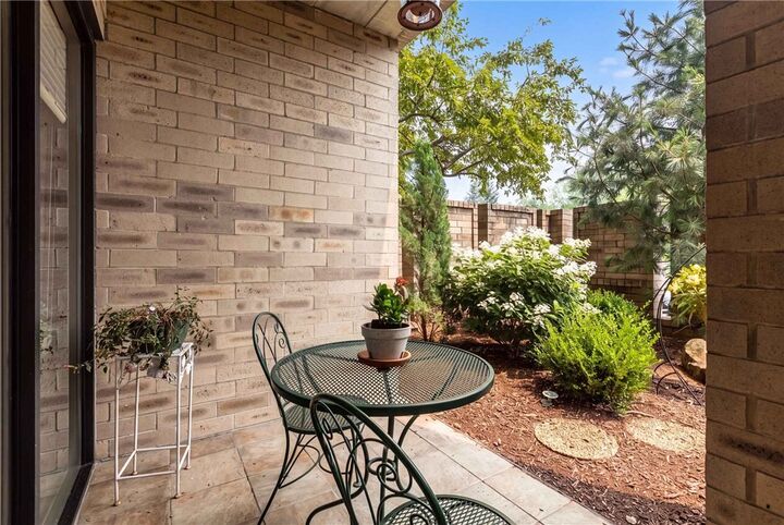 Property Photo:  1400 Smokey Wood Dr 406  PA 15218 