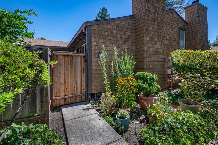 Property Photo:  850 E Cotati Avenue 3  CA 94931 