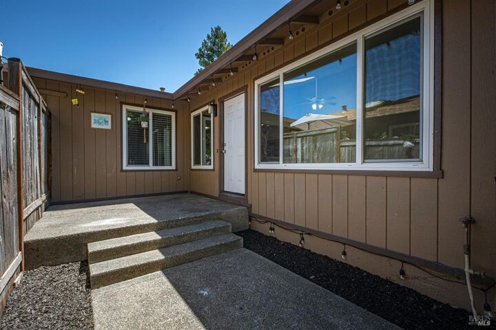 Property Photo: 850 E Cotati Avenue 3 CA 94931