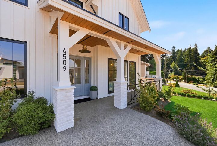 Property Photo: 4509 Southridge Crescent BC V3A 4N7